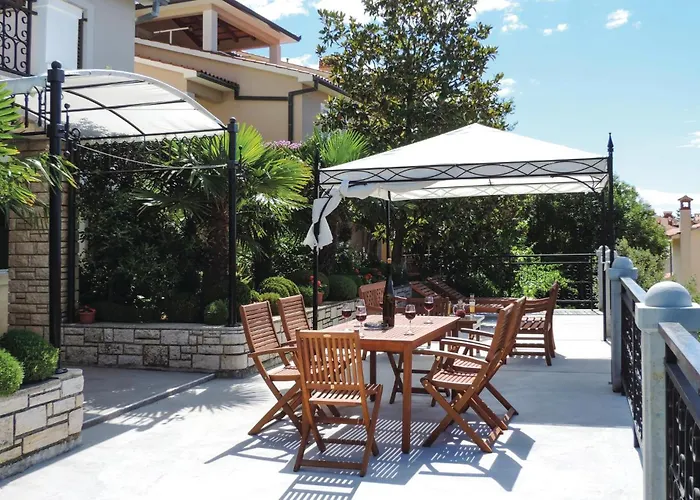 2 Bedroom Gorgeous In Apartman Rabac
